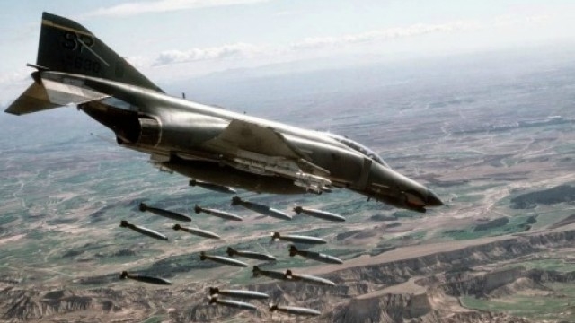 Strage Parigi. La risposta frencese. Pioggia di bombe su Raqqa