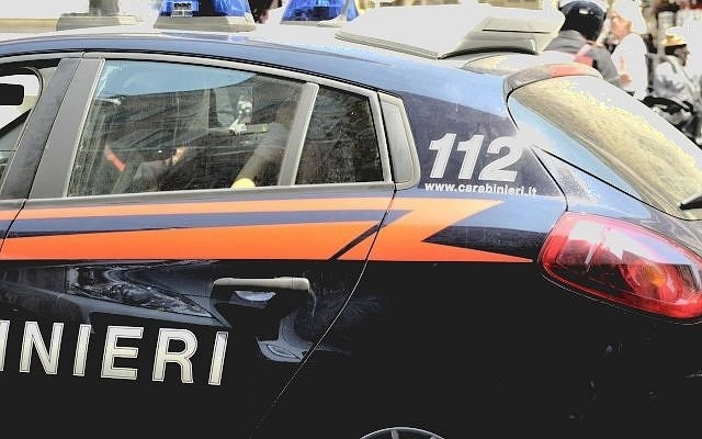 Adescava, drogava e violentava donne, fermato ex fotografo a Roma