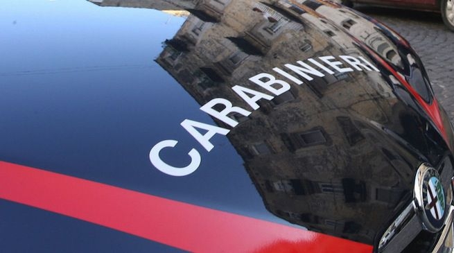 Uccide i genitori a coltellate, arrestato nel milanese