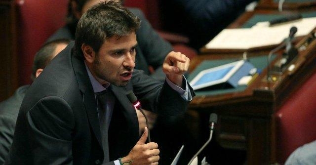 Banche. Di Battista: “Oscena ipocrisia, Boschi dimettiti”