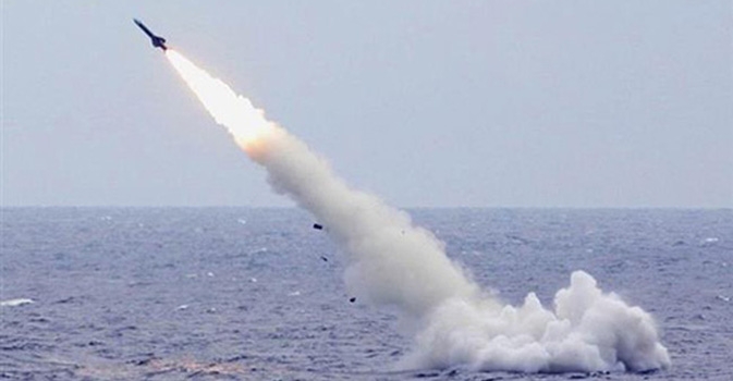Russia moltiplica raid sulla Siria, missili su Raqqa da sottomarino