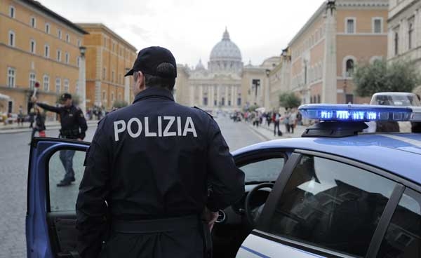 Giubileo. Si fingono poliziotti per derubare fedeli. Arrestati tre romeni
