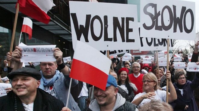Polonia. Informazione controllata dal governo. Scoppia la protesta
