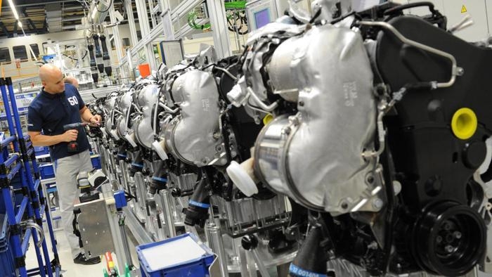 Crollo industria. Necessario ripartire dal lavoro
