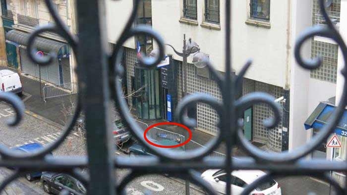 Parigi, presunto kamikaze ucciso davanti al commissariato