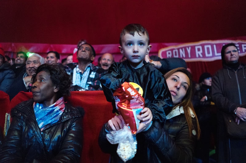 Papa. Uno spettacolo al circo per i poveri. LE FOTO