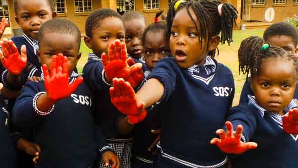 Sono 250 mila i bambini soldato. #Redhanday2016, per dire basta