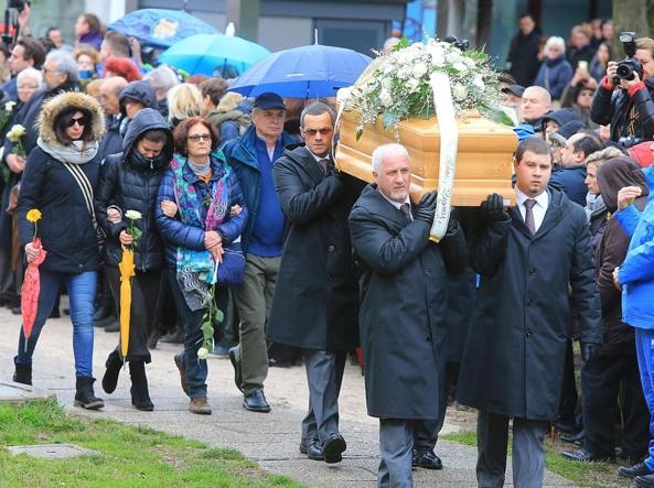Funerali Regeni, fiume di persone per l’ultimo saluto