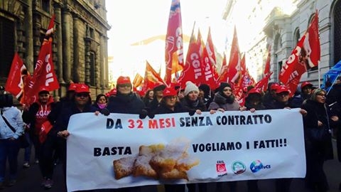 Lavoratori ristorazione. Il Piatto Piange, migliaia in piazza per il contratto
