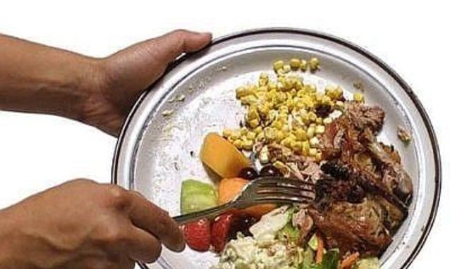 Ogni giorno una persona spreca 76 chili di alimenti. Ecco un vademecum