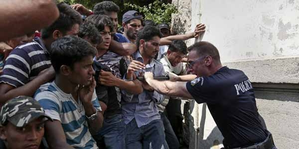 Migranti. L’allarme della Grecia: 70mila migranti intrappolati a marzo