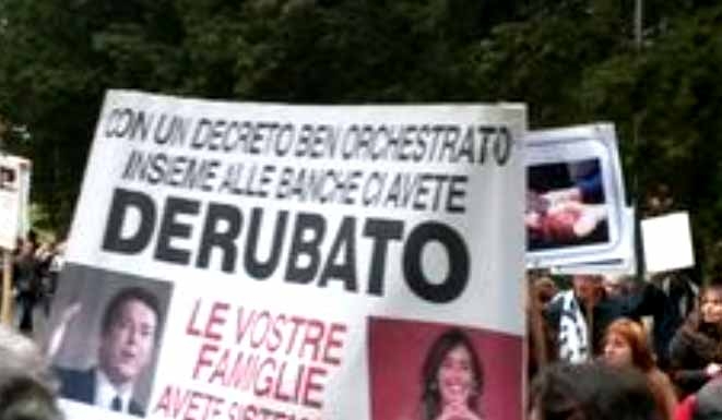 Le vittime del decreto ‘salva banche’ protestano davanti la casa di Boschi
