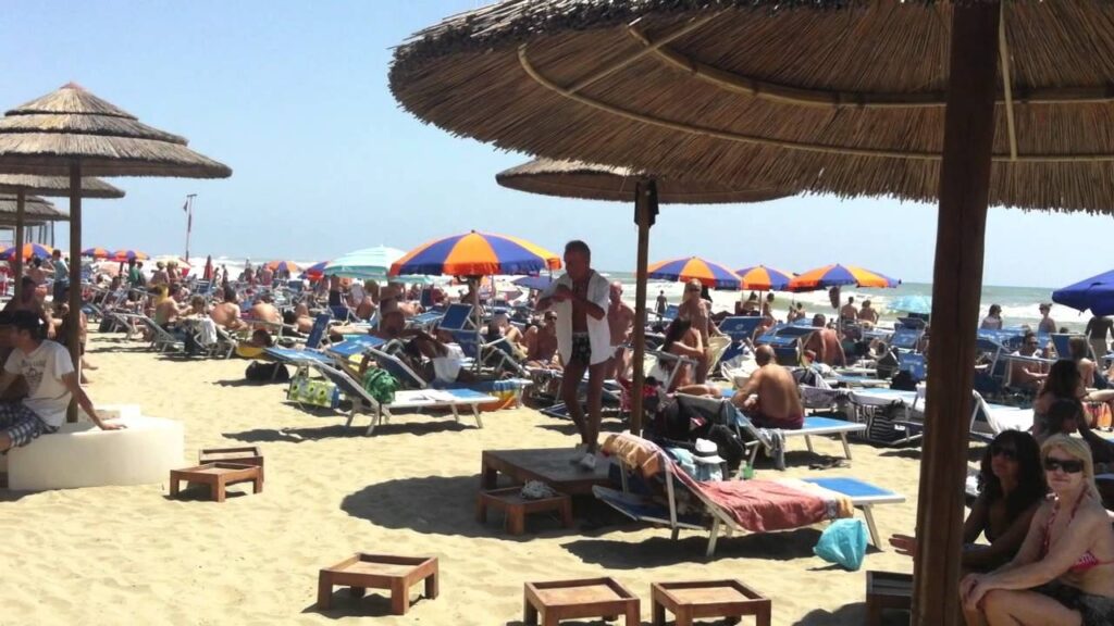 Ostia in attesa del bando sequestrati 5 chioschi a Capocotta