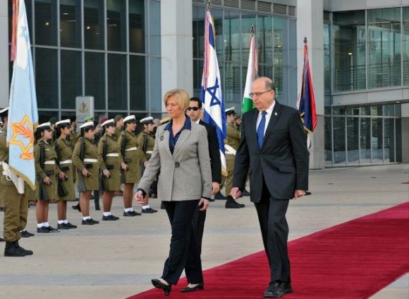 Israele. La Pinotti rafforza il patto con militari e industrie d’armi