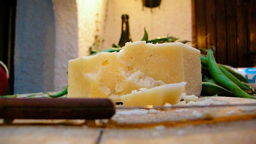 Arrivano i formaggi romeni, bimbo ricoverato