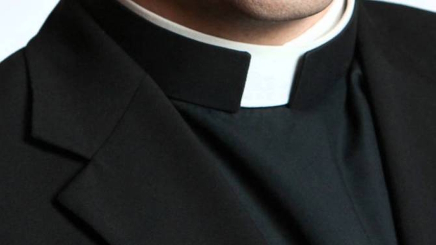 Prete fa sesso con minori: prete sospeso; Scola, sconcerto e dolore