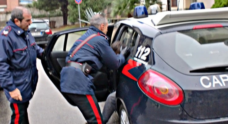 Sesso in cambio di soldi e sigarette. Arrestato pedofilo 52enne