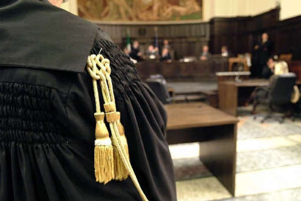 Cassazione. Basta con le parcelle gonfiate degli avvocati, la reazione dei clienti non è perseguibile