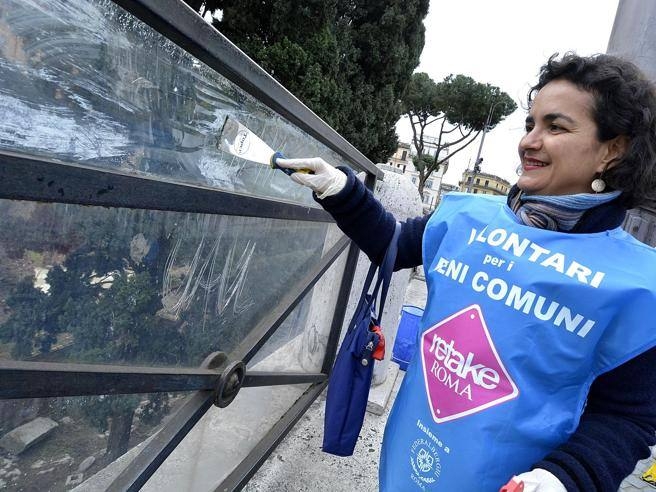 ‘Ripuliamo la città’, l’esercito dei volontari invade Roma
