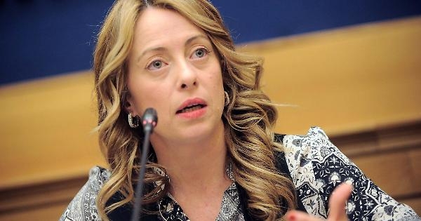 La Meloni si candida a Roma, smacco a Bertolaso e Berlusconi