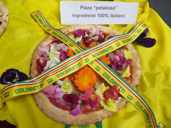 Nace la pizza “petalosa”, per candidare questo alimento a patrimonio immateriale dell’Unesco