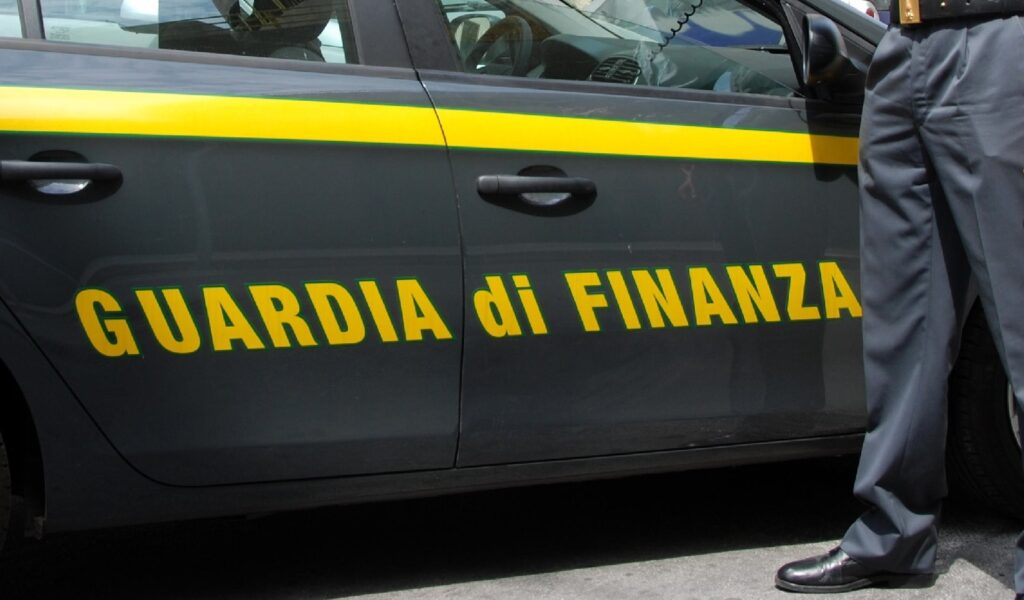 Smantellata organizzazione che pilotava i ricorsi tributari. In manette anche giudici tributari