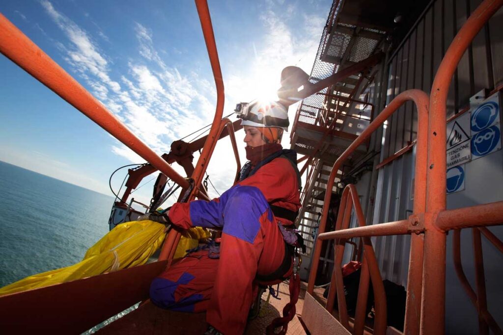 Greenpeace in azione contro le trivelle. LE FOTO ESCLUSIVE