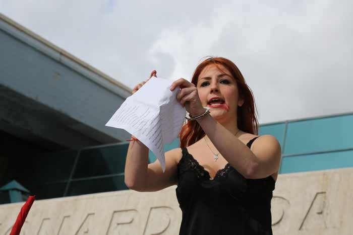 8 marzo, FlashMob a Fiumicino. “Le donne non sono manichini sexy”. FOTO e VIDEO