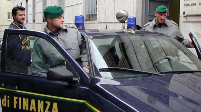 Frode fiscale per 9 milioni di euro. Due arresti