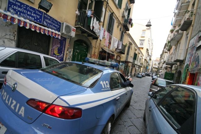 Tenta di violentare studentessa. Arrestato e salvato dal linciaggio