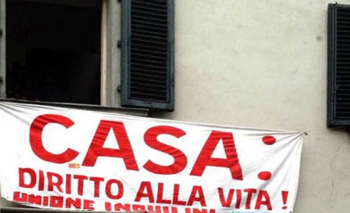 Roma. Inquilini barricati in casa contro lo sfratto