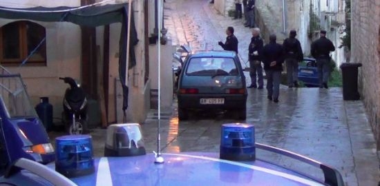 Clonavano carte di credito, 10 arresti