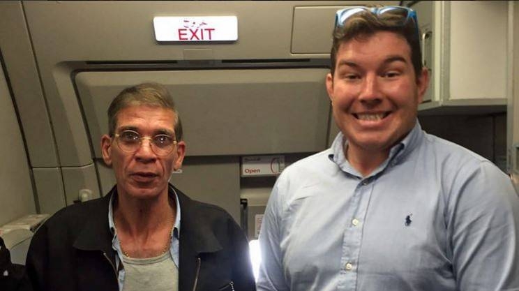 Aereo dirottato. Il selfie dell’ostaggio inonda la stampa inglese