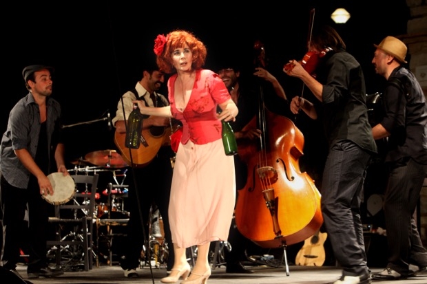 Teatro Vittoria: “Teresa la ladra”. Da non perdere. Recensione