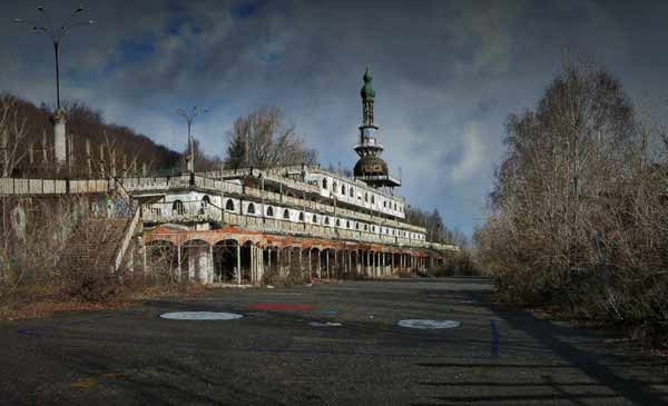 Consonno, da borgo a città fantasma. IL VIDEO