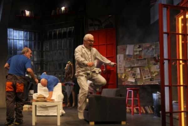 Teatro Manzoni. “re-Fusi”. Per ridere sulle follie del mondo. Recensione