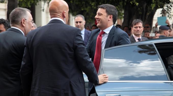 Renzi contestato in Calabria: protesta davanti museo, momenti tensione