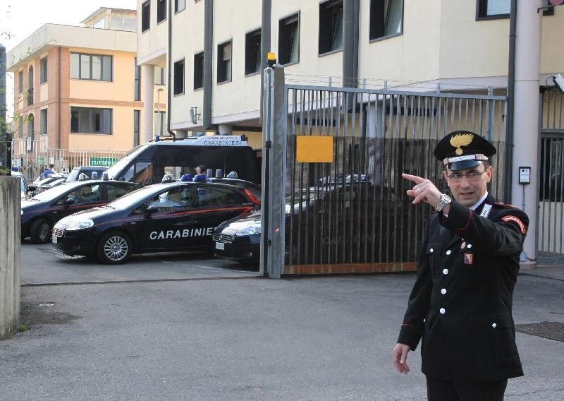 Molotov contro caserma CC a Firenze, nessun ferito