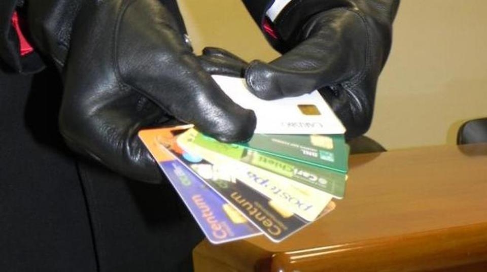 Clonazione carte credito e riciclaggio auto, sgominata banda internazionale