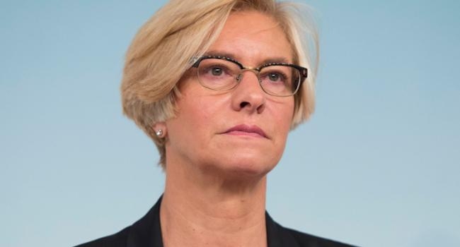 Una ministra amica degli amici del Califfo
