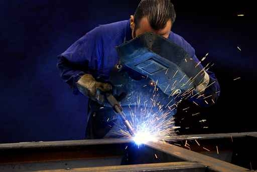 Metalmeccanici sul piede di guerra: mercoledì sciopero per contratto