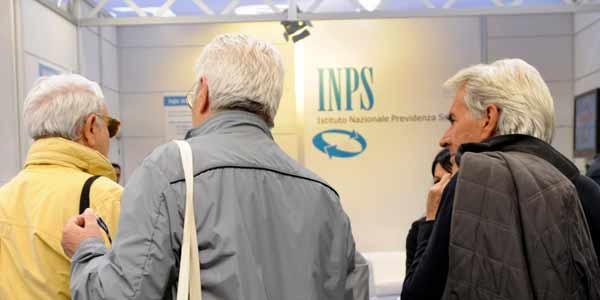 Tassare le pensioni alte per evitare aumento IVA