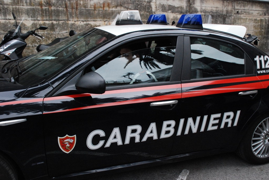 Violenza sessuale: 16enne palpeggiata in ospedale, arrestato 45enne