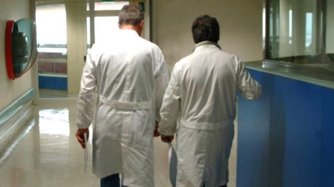 Muore a sei anni di varicella. Medico rischia l’accusa di omicidio