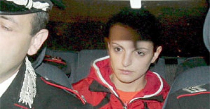 La ragazza che uccise una donna con l’ombrello nella metro di Roma è in semilibertà