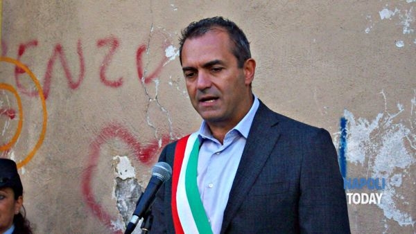 Napoli: De Magistris avversario di se stesso