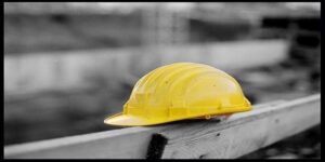 Di lavoro si continua a morire. A Massa schiacciato da una lastra di marmo