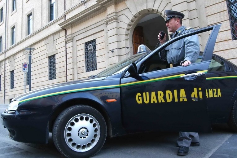 Riciclaggio di argento nel viterbese. Confiscati 380 mila euro