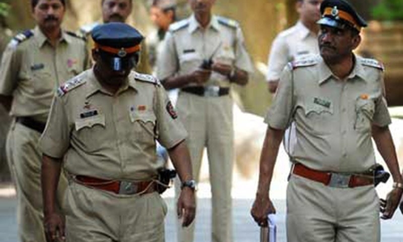 India. Ragazza di 15 anni stuprata e impiccata a un albero