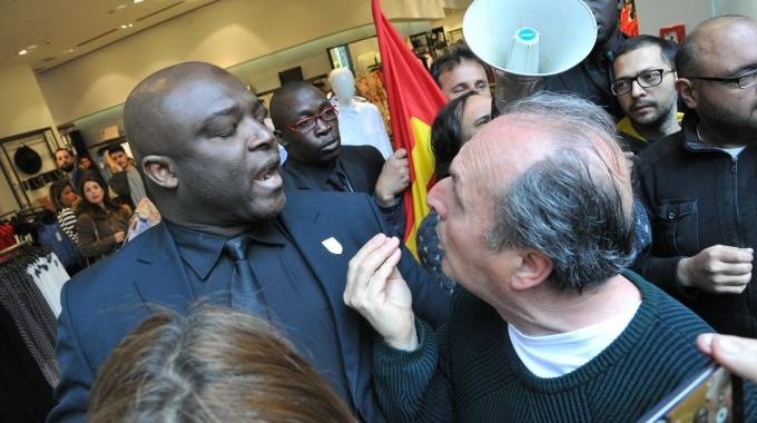Protesta Zara MIlano. Dirigente Usb finisce in ospedale